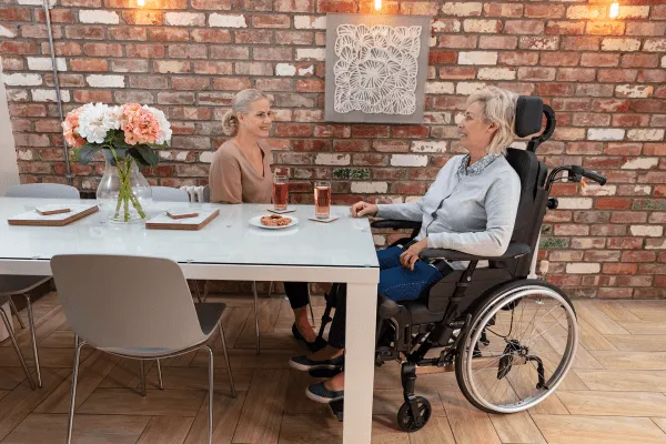 Multifunktions- und Lagerungsrollstuhl Rea Clematis Pro, mit Trommelbremse perlmuttbeige