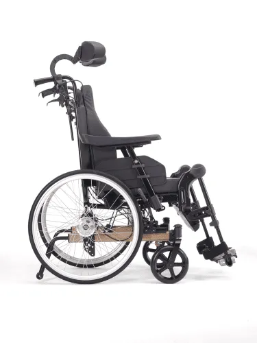 Multifunktions- und Lagerungsrollstuhl Rea Clematis Pro mit Therapietisch und Pelotten perlmuttbeige